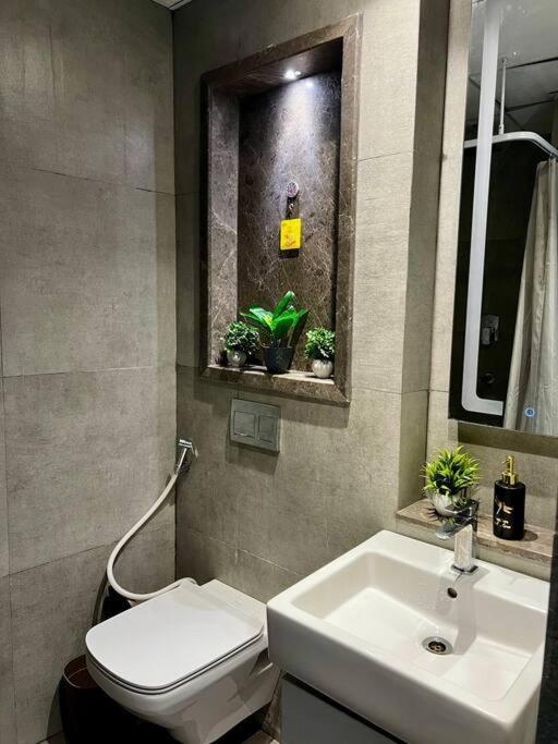 Countryside Luxury Suites - Supernova Noida นิวเดลี ภายนอก รูปภาพ
