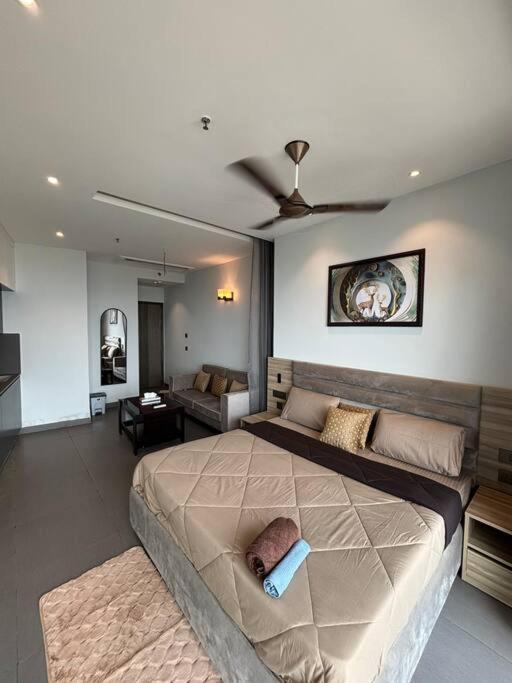 Countryside Luxury Suites - Supernova Noida นิวเดลี ภายนอก รูปภาพ