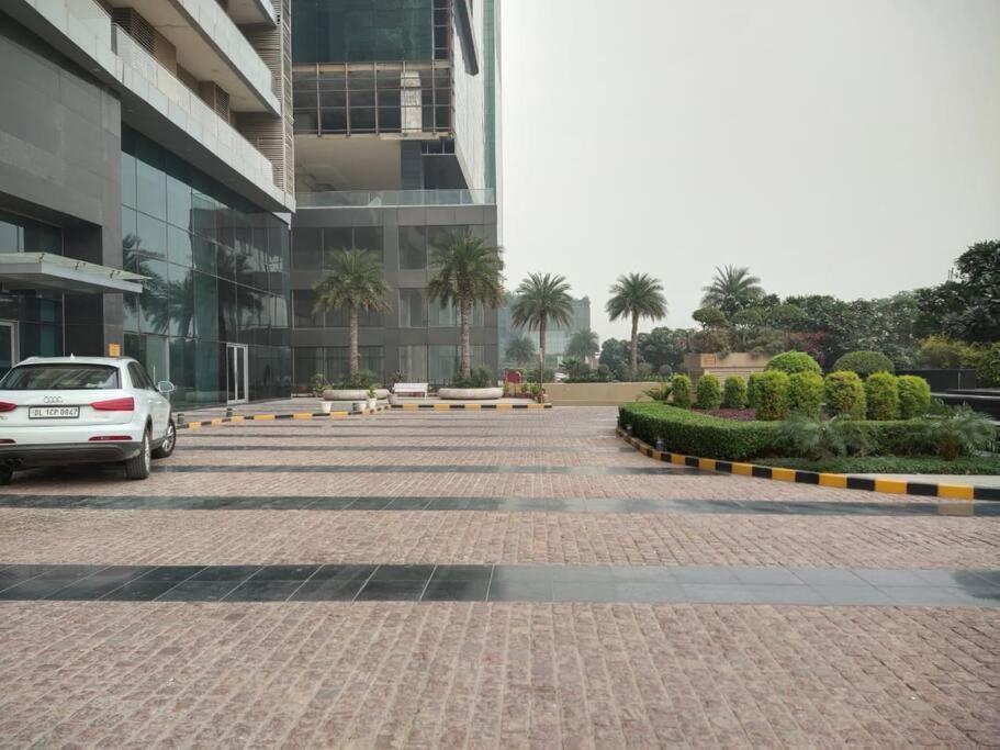 Countryside Luxury Suites - Supernova Noida นิวเดลี ภายนอก รูปภาพ