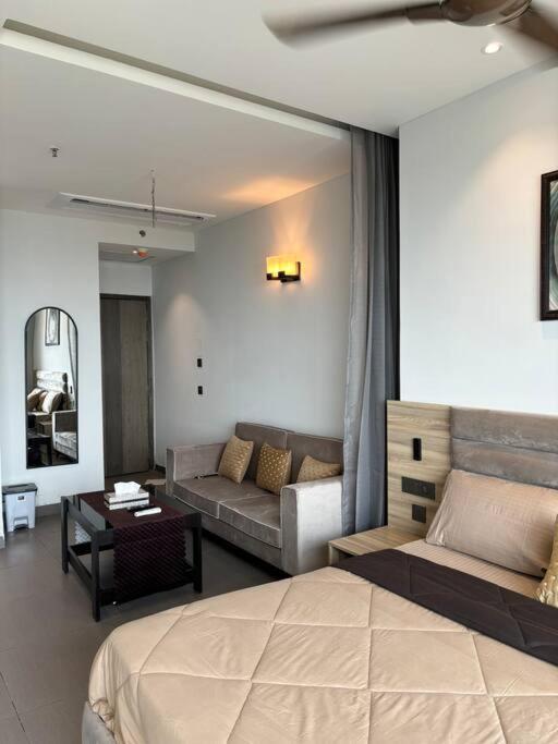 Countryside Luxury Suites - Supernova Noida นิวเดลี ภายนอก รูปภาพ