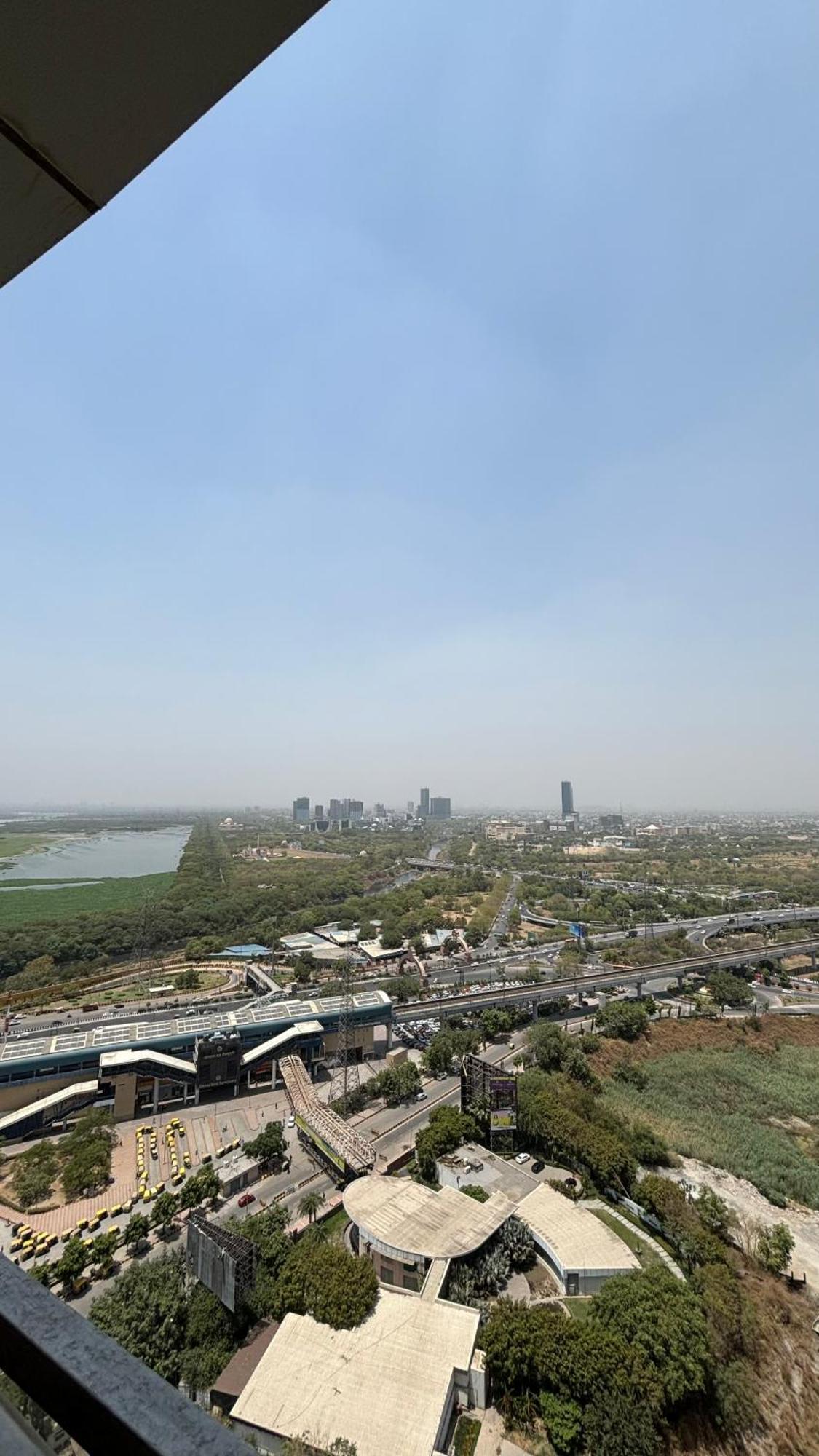 Countryside Luxury Suites - Supernova Noida นิวเดลี ภายนอก รูปภาพ