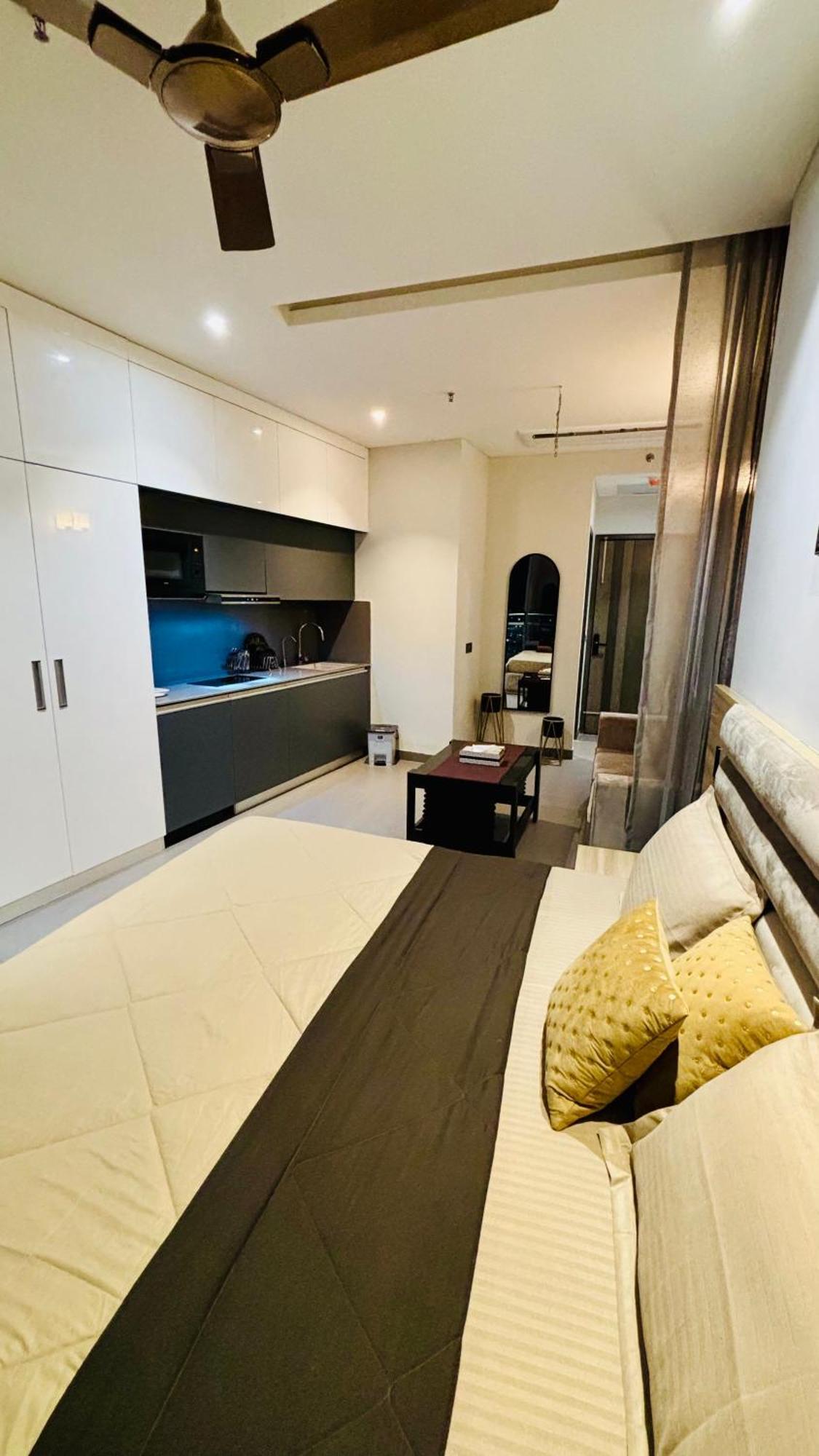 Countryside Luxury Suites - Supernova Noida นิวเดลี ภายนอก รูปภาพ